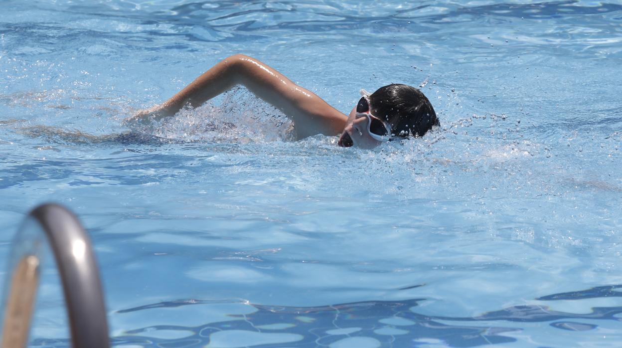 Imagen de archivo de una piscina