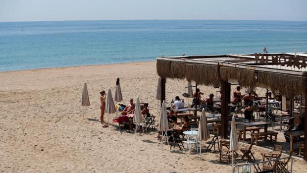 Barcelona cerrará las playas y sus chiringuitos durante la verbena de Sant Joan para evitar aglomeraciones