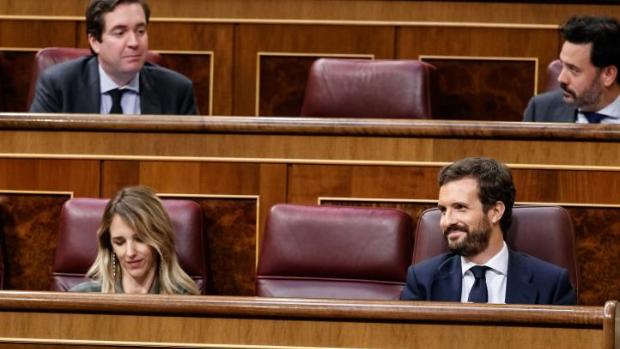 Casado tiende la mano al Gobierno con cuatro acuerdos y Sánchez se burla de su «moderación»