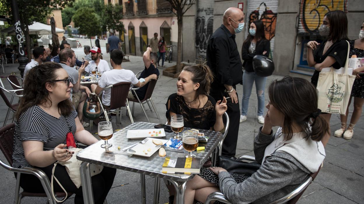 Una terraza cerca de la plaza del Dos de Mayo, el primer día de la fase 1