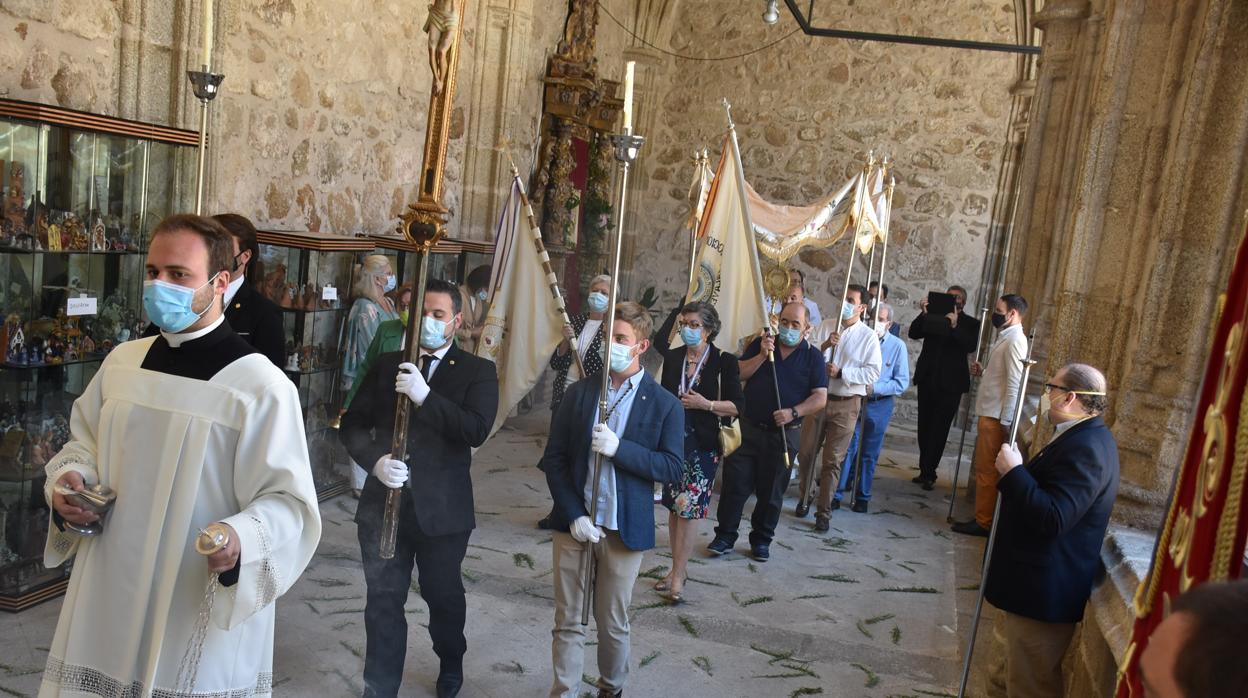 Procesión del Corpus en el inerior de la iglesia de La Colegial