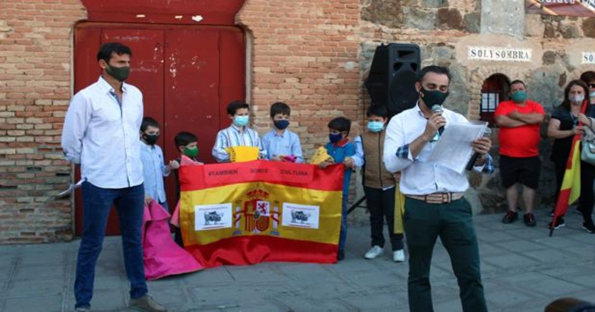 Eugenio de Mora leyó un manifiesto a favor del toro