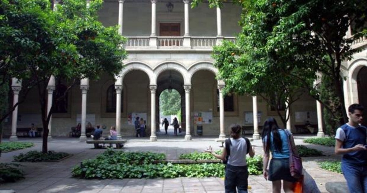 Claustro del edificio histórico de la Universidad de Barcelona