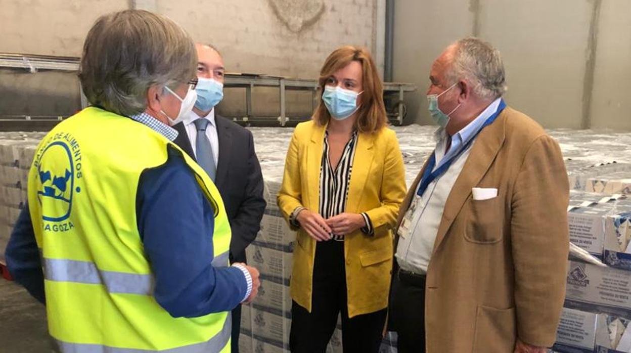 La delegada del Gobierno en Aragón, Pilar Alegría, visitó las instalaciones del Banco de Alimentos de Aragón