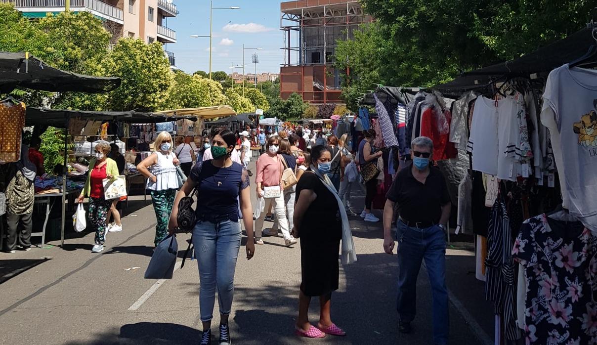 Los toledanos ya han podido disfrutar este martes de su mercadillo