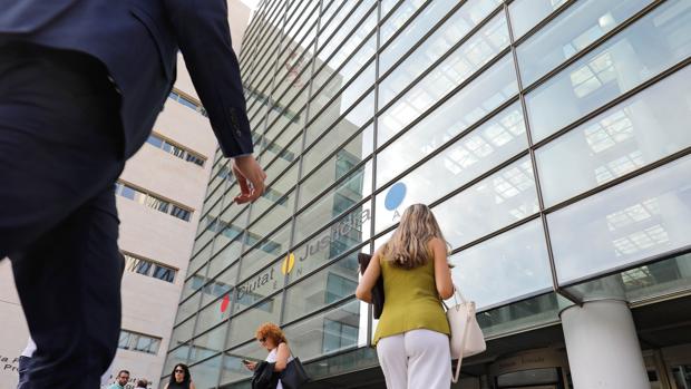 Condenan a cuatro años de cárcel a un exconcejal del PSOE por abusos sexuales a una compañera