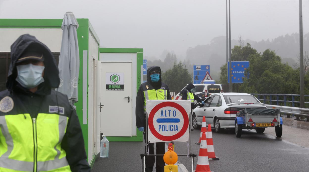 Control policial en la frontera entre Galicia y Portugal