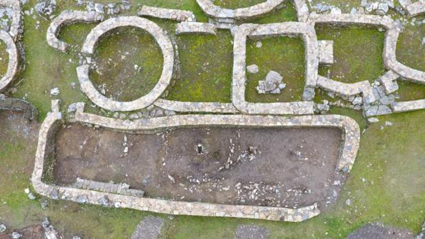 Aparece un hacha votiva con 2.300 años de antigüedad en Lugo