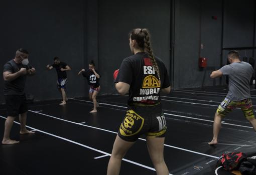 La clase de MMA es individual y se guarda la distancia mediante cuadrículas