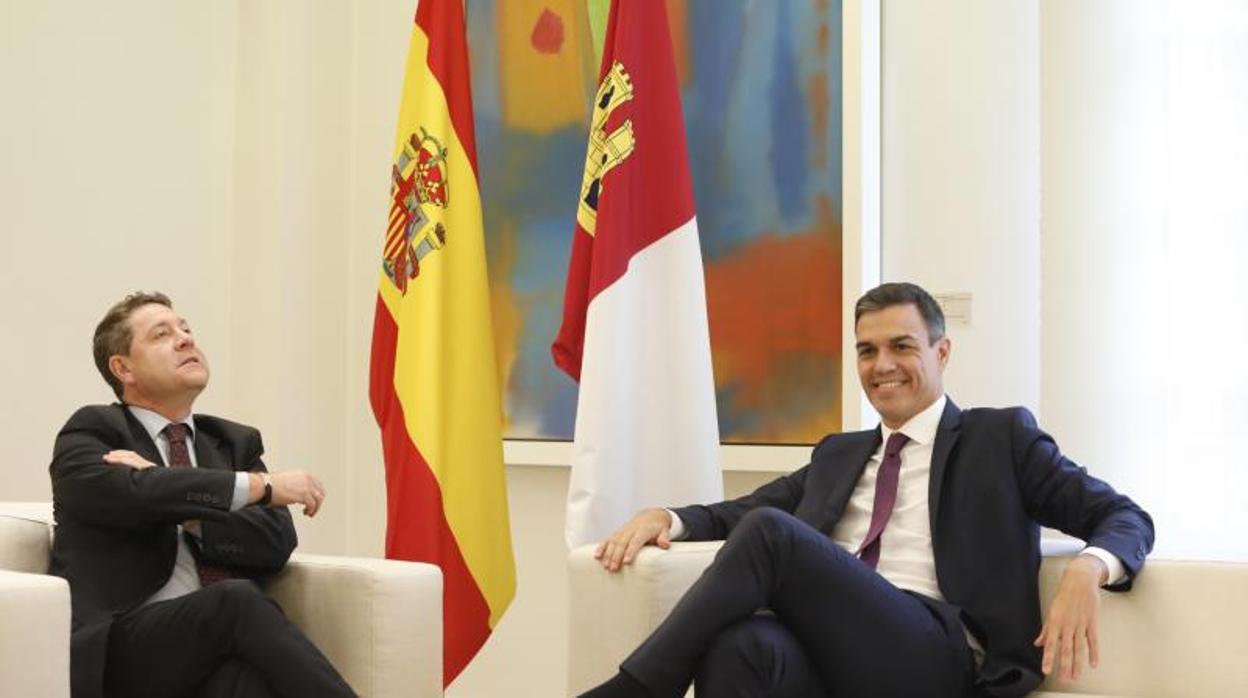 García-Page y Pedro Sánchez, en una reunión en La Moncloa