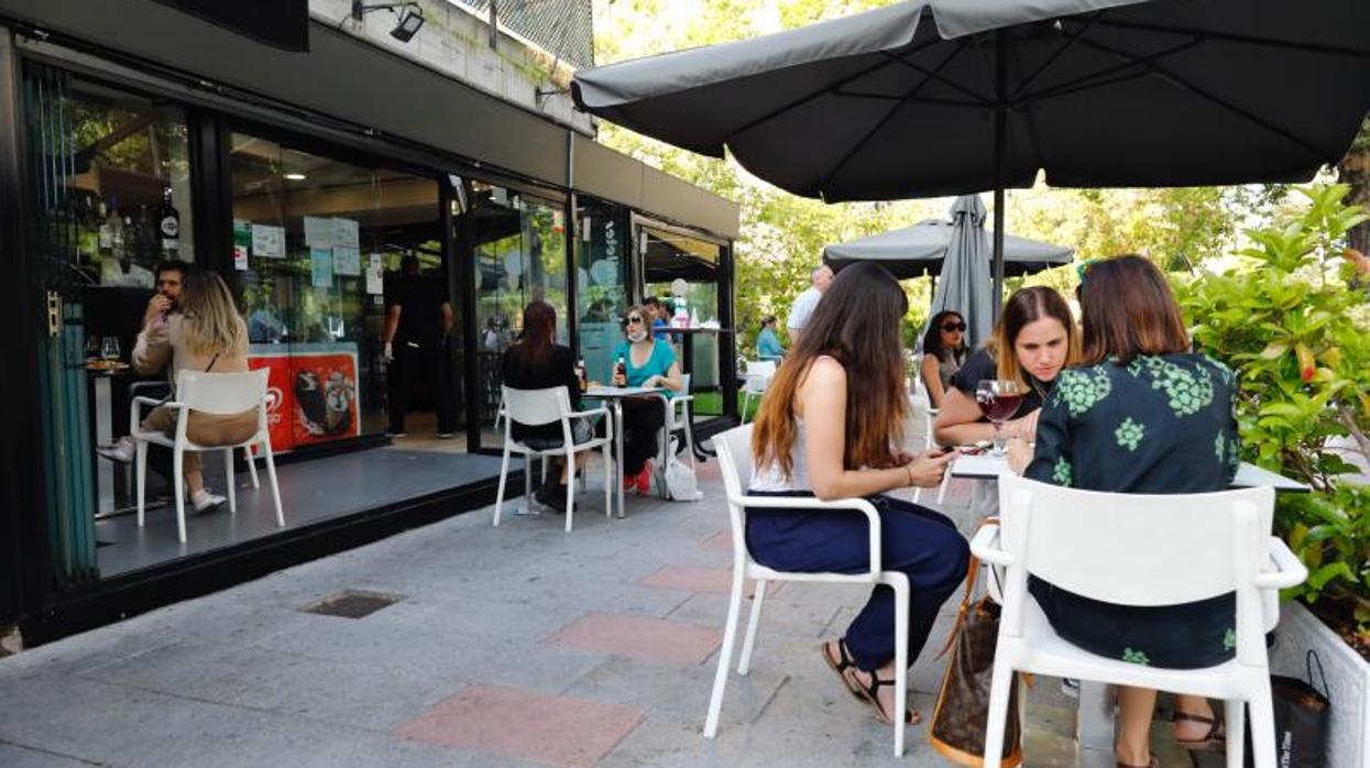 Una de las terrazas de la calle de Costa Rica que ya ha abierto