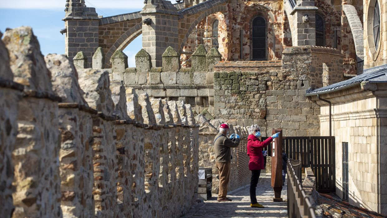 El Ministerio de Igualdad pide «disculpas» tras vincular las murallas de Ávila con el franquismo