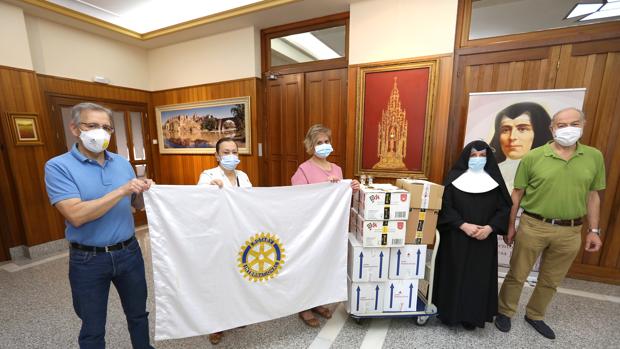 El Rotary Club dona numeroso material contra el Covid a la residencia de Santa Casilda