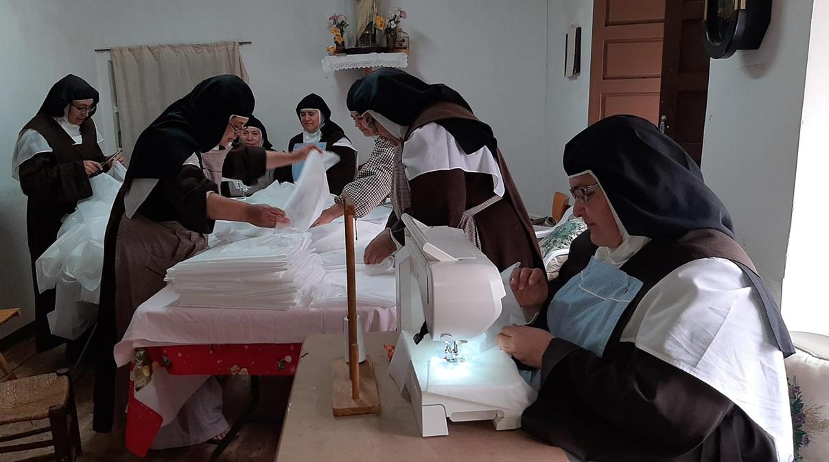 Las monjas en plena actividad