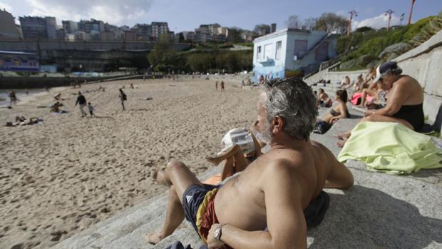 Los termómetros gallegos dan la bienvenida al verano con temperaturas de hasta 36 grados