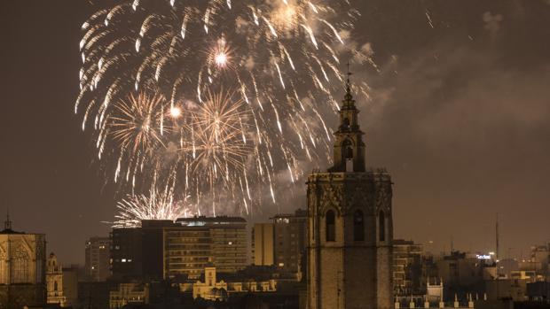 Valencia disparará quince castillos de fuegos artificiales simultáneos para reactivar la pirotecnia tras el Covid-19