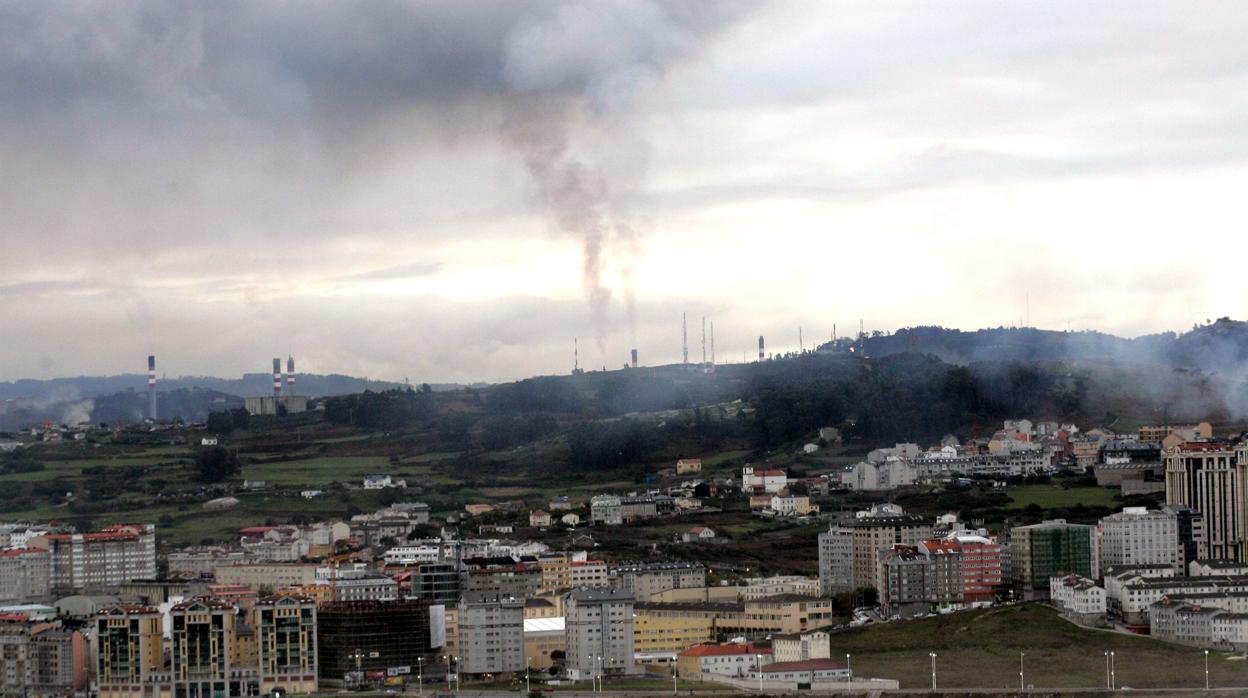 Foto de archivo de La Coruña, con vistas al polígono industrial