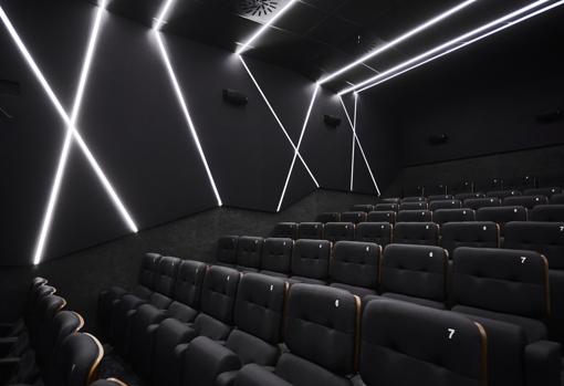 Interior de una de las tres salas de los nuevos Cines Embajadores