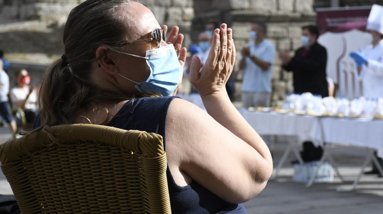 La hostelería segoviana brinda un homenaje a los sanitarios por su lucha contra la pandemia