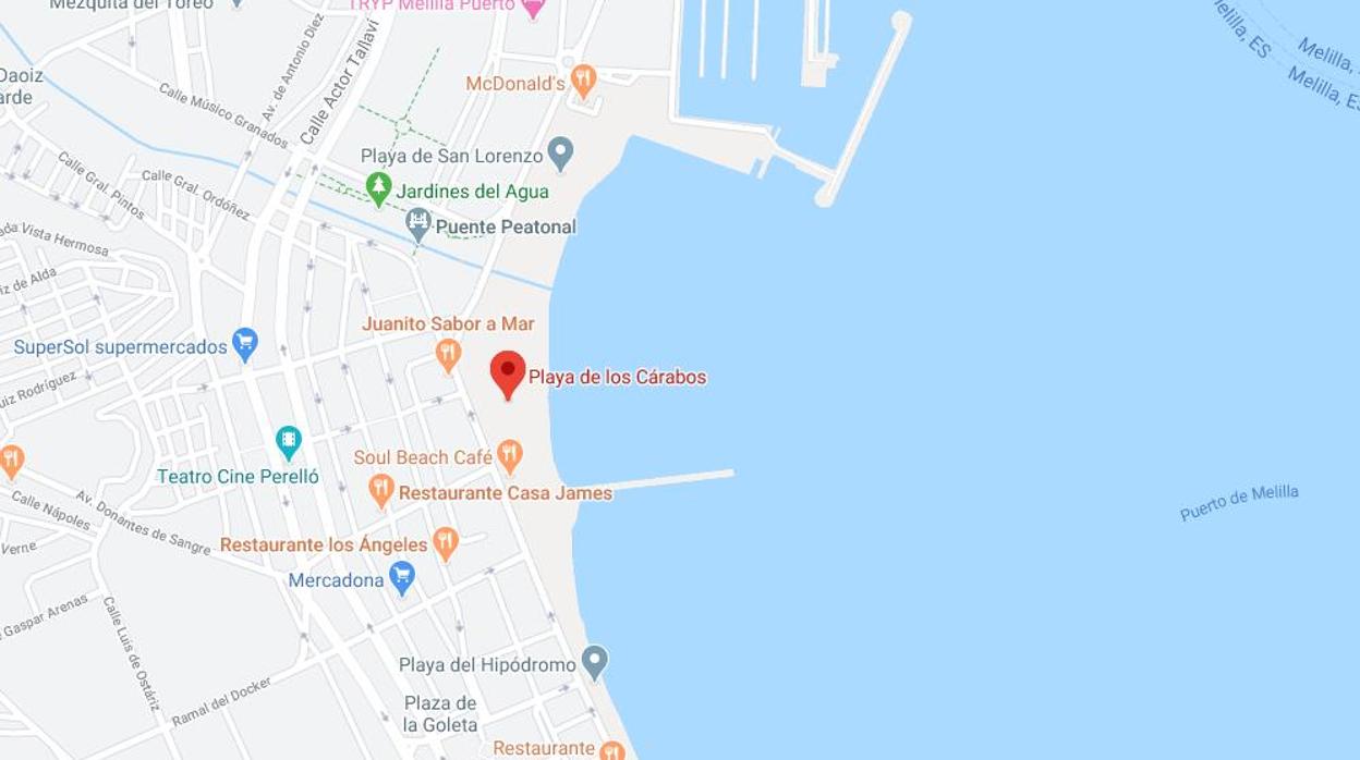 Un policía fuera de servicio salva a una familia de morir ahogada en una playa de Melilla