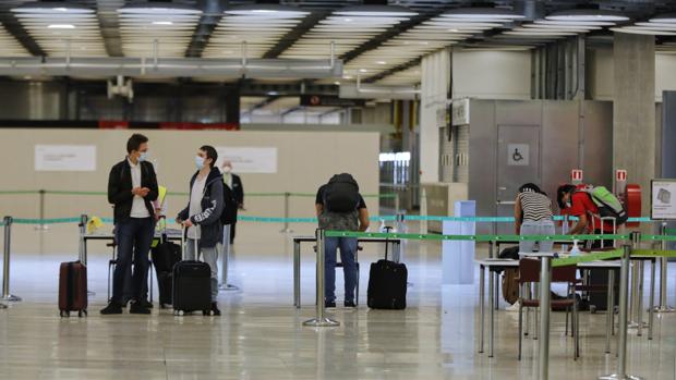 Vox propone controles en el Metro del aeropuerto para evitar que entren «contagiadores»