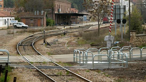 Más de un millón de euros para estudiar cómo hacer más grandes los túneles del tren de Teruel