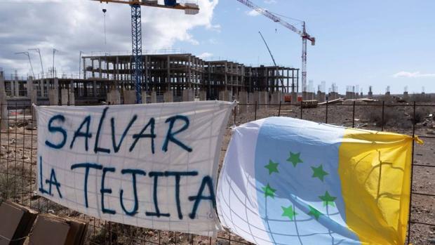 La paralización del hotel de La Tejita acarrea suspensión de contrato con la constructora y despido de trabajadores