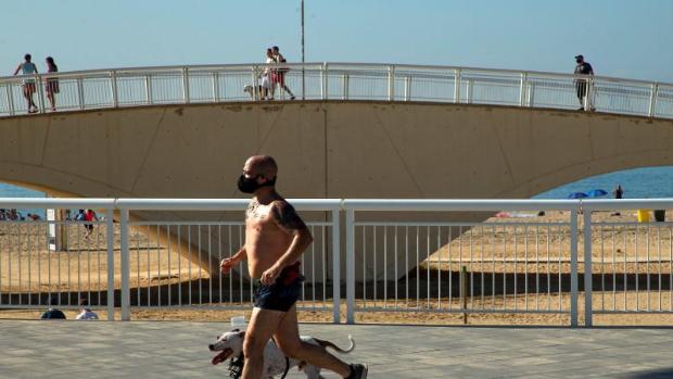 El Ayuntamiento minimiza el repunte del Covid en Barcelona: «No estamos ni de lejos como en Lérida»