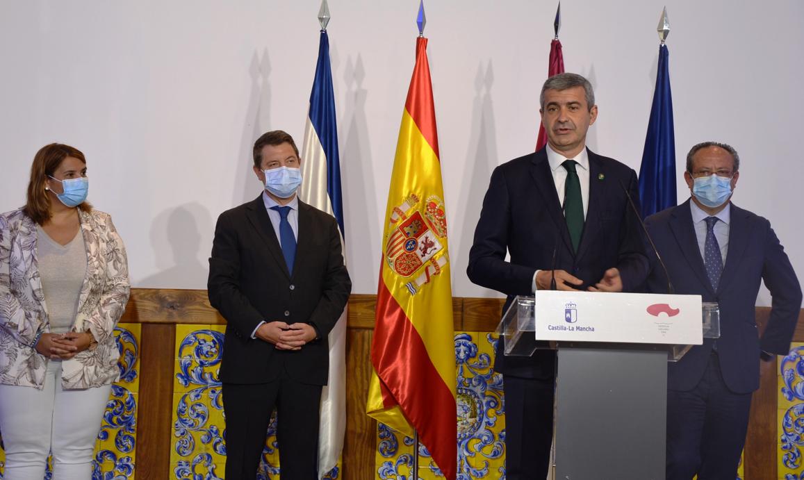 Gutiérrez, ayer, durante una visita en Talavera al edificio que será sede del centro de Innovación Digital