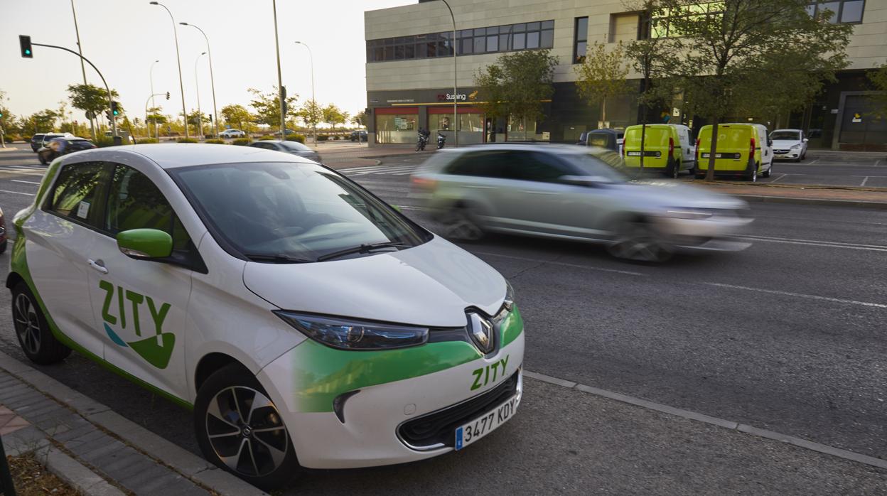 La capital cuenta ya con tres aparcamientos para carsharing fuera de la almendra central