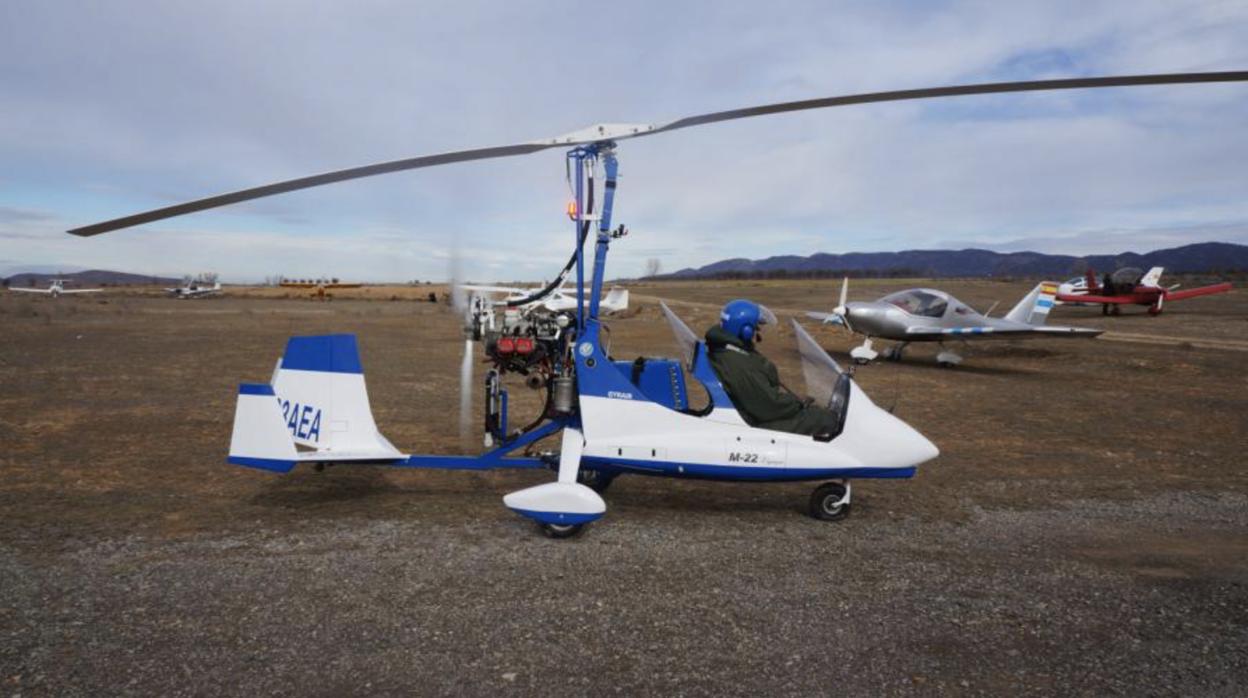 Imagen de archivo de un ultraligero y avionetas en las instalaciones del club aéreo de Villanueva de Gállego, en cuyo aeródromo se ha producido el accidente mortal