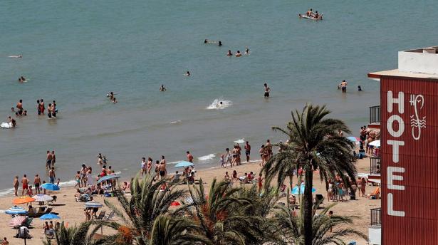 Cullera llama a la calma tras los tres positivos por Covid-19 en un centro de acogida de refugiados