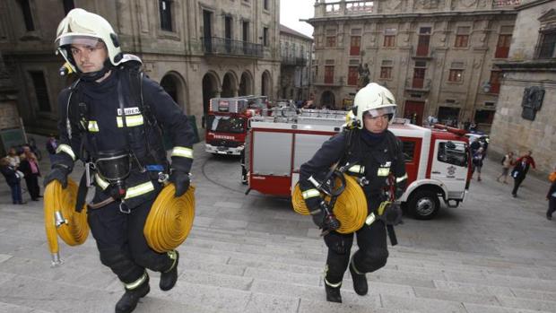 Incendio en un edificio de Chantada, en Lugo, contiguo a un colegio electoral el 12-J