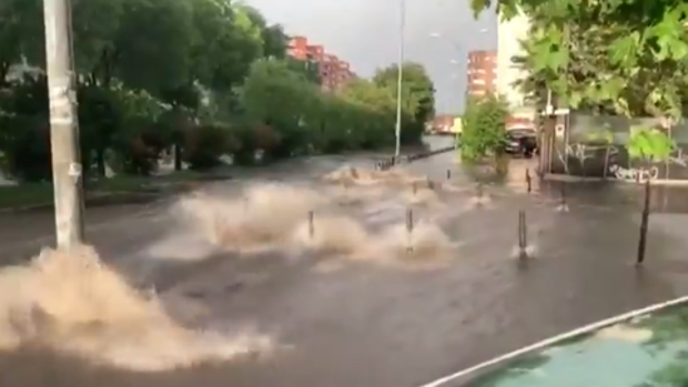 Una fuerte tormenta de agua en Fuenlabrada inunda varias calles y vuelve a cortar la M-506