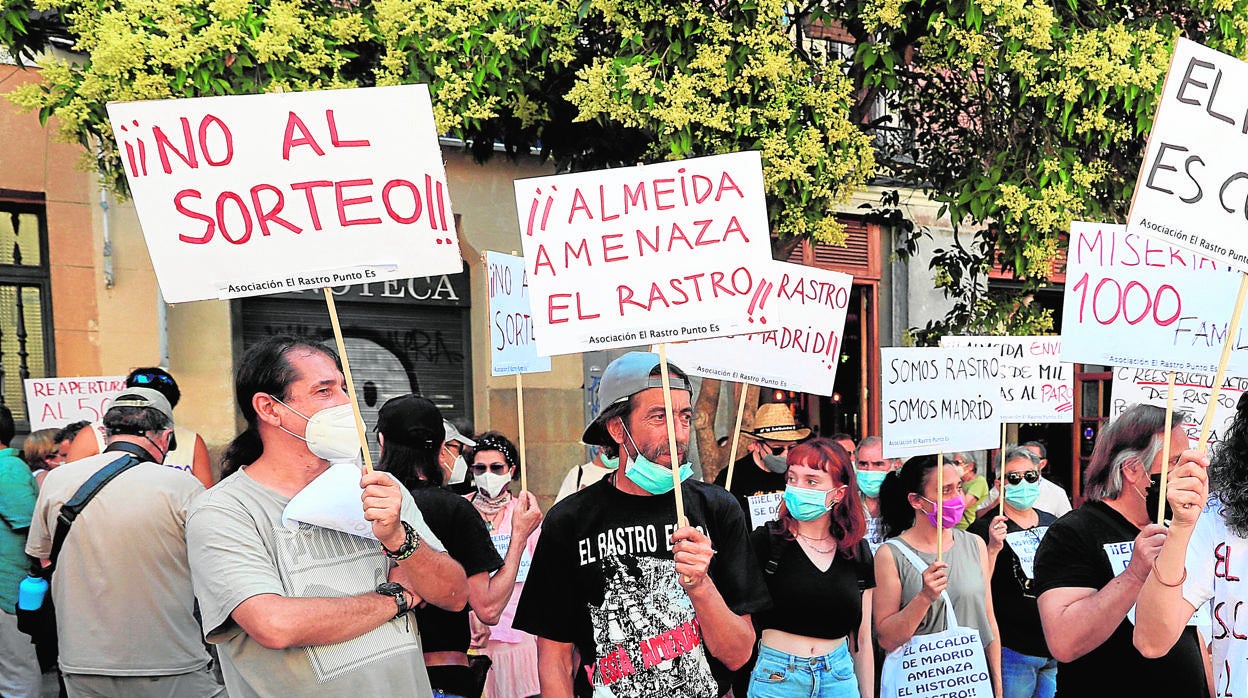 Protesta de vendedores de El Rastro madrileño