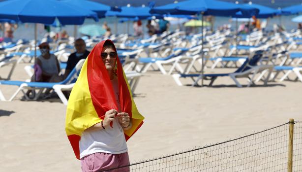 «No tiene sentido que en Murcia lleven mascarillas y cuando vengan a la casa de la playa en Alicante se las quiten»