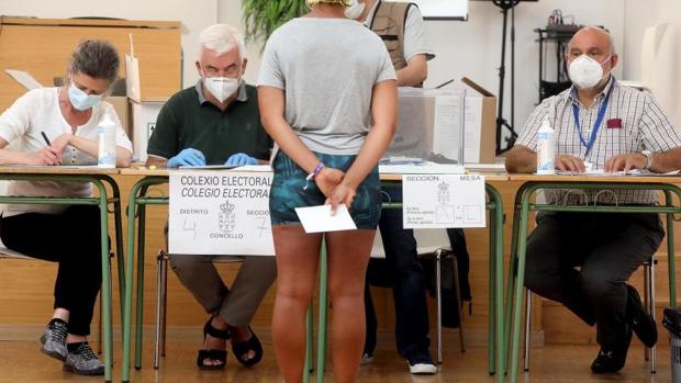 El máximo responsable de las elecciones en Cataluña acudió a Galicia el 12-J para ver el operativo