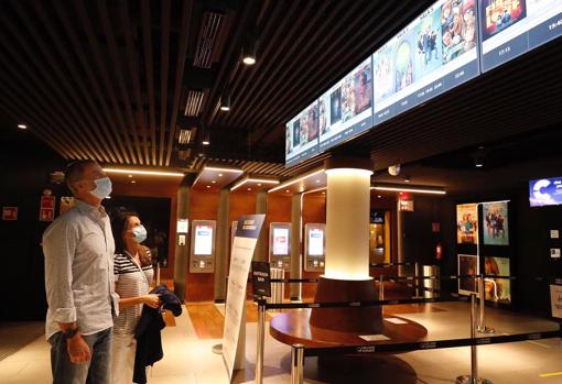 Los Reyes han ido este sábado al cine para apoyar al sector