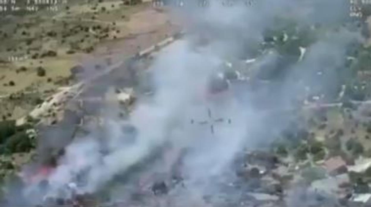 Vista aérea del incendio de este domingo, en la localidad de El Berrueco