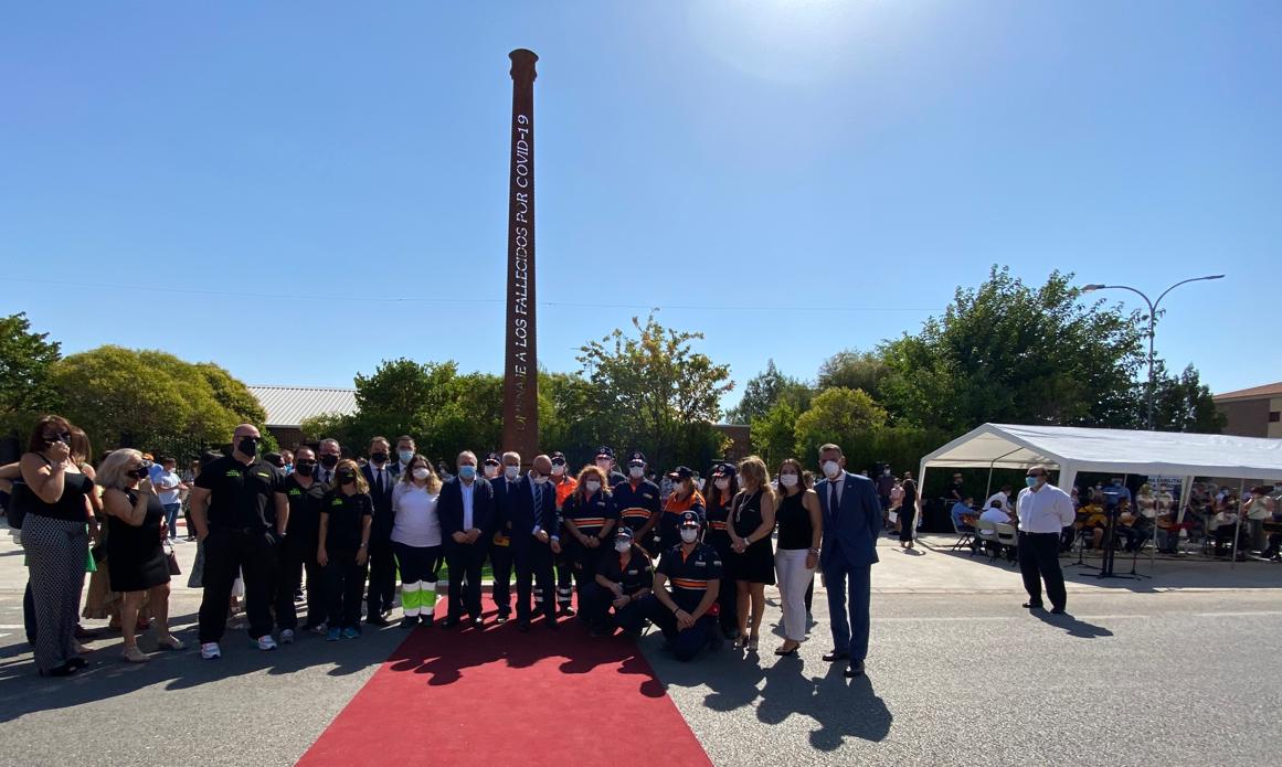 El homenaje estuvo presidido por el alcalde, Julián Torrejón, y en él participaron numerosas autoridades y representantes de la sociedad civil