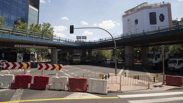 Comienza el desmontaje del puente de Joaquín Costa: cortes de tráfico, desvíos y calendario