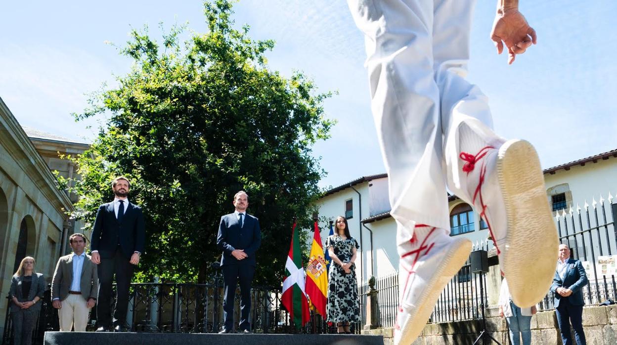 Casado, Iturgaiz y Arrimadas, en el acto electoral de PP+Cs en Guernica