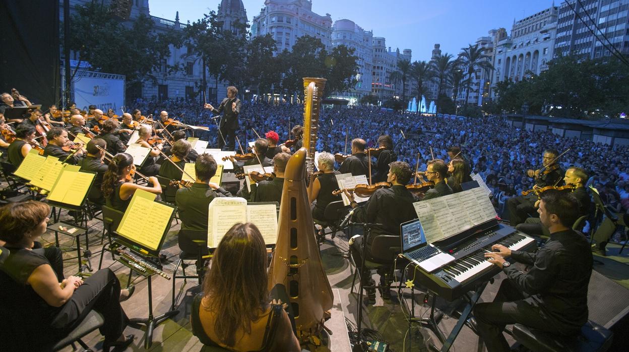 Imagen de archivo de un concierto de la Orquesta de Valencia en la plaza del Ayuntamiento