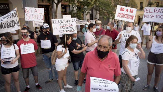 Almeida niega a los comerciantes de El Rastro volver a sus puestos habituales para evitar brotes de coronavirus