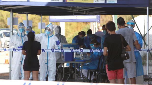 Coronavirus Santa Pola: el brote de Covid-19 en una discoteca obliga a rastrear a medio millar de jóvenes