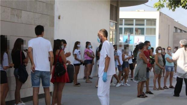 Coronavirus Peñiscola: pruebas masivas e inspecciones policiales por el brote de Covid-19 en una discoteca