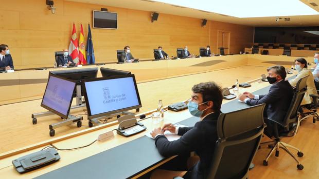 Mañueco «blinda» la tauromaquia, «seña de identidad» de Castilla y León