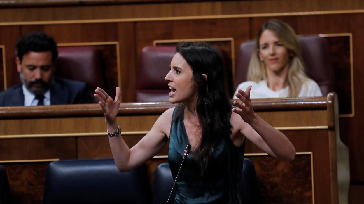 La ministra de Igualdad responde a una pregunta de una diputada del PP sobre machismo