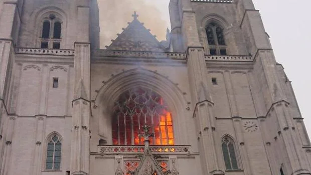 Encarcelado el autor del incendio de la catedral de Nantes
