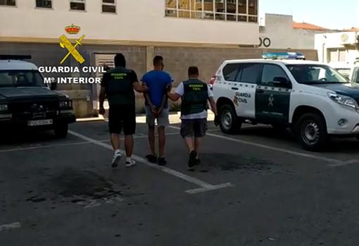 «Vacaciones delictivas» en Torrevieja: detienen a un hombre por cometer tres robos con violencia en cuatro días